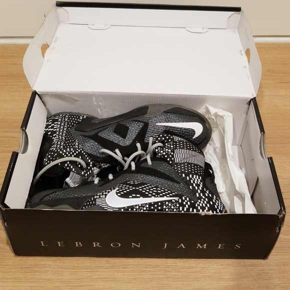 LEBRON XII BHM SNEAKERS BLACK/WHITE/METALLICSILVER - Picture 3 of 8